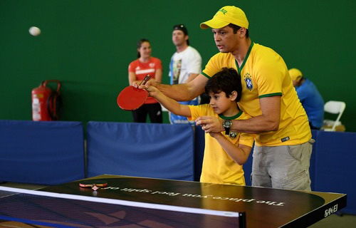 世界乒乓球日 小球飞扬，全球同拍振球